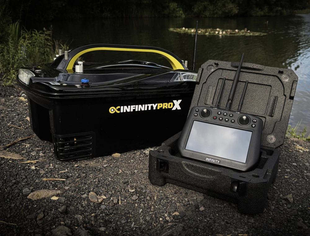 Zavážecí loď INFINITYBOAT – PRO X