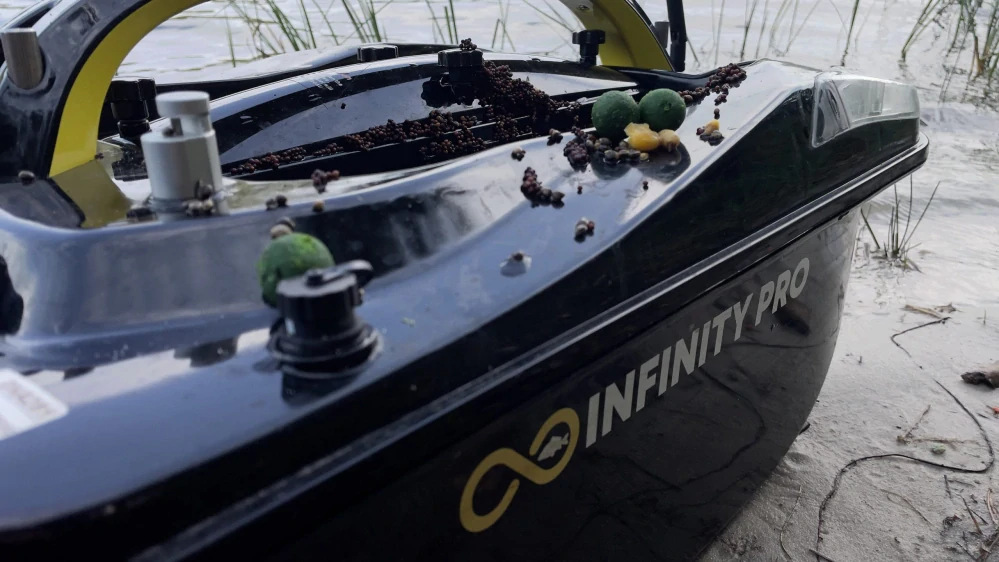 Zavážecí loď INFINITYBOAT – PRO X